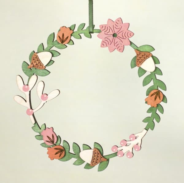 Wooden wreath with an autumnal theme made using Pearlescent Thyme, Pink Grapefruit and Pearlescent Rust ink pads.